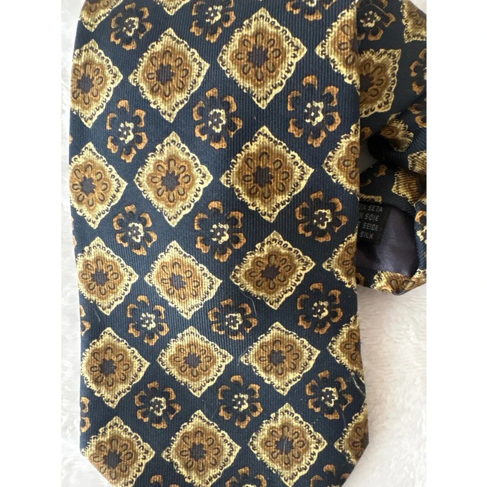 Biella G Vasta Collezioni Silk‎ Tie Made in Italy Navy Gold Medallion Geometric